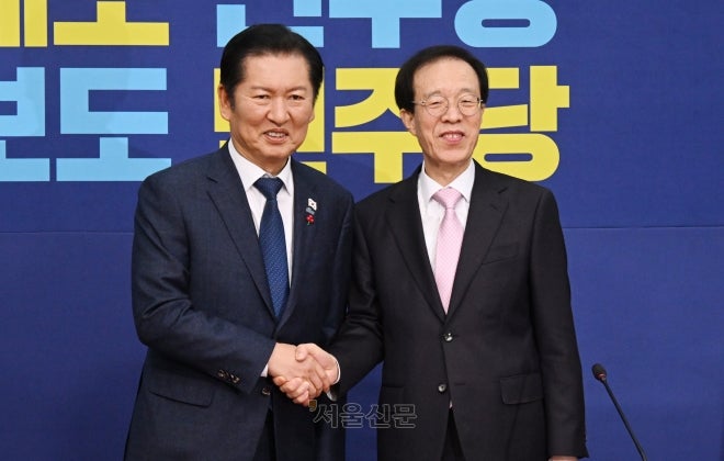 <b>정청래</b> 만나 쓴소리한 <b>이석연</b> “법 왜곡죄만은 재고해달라”