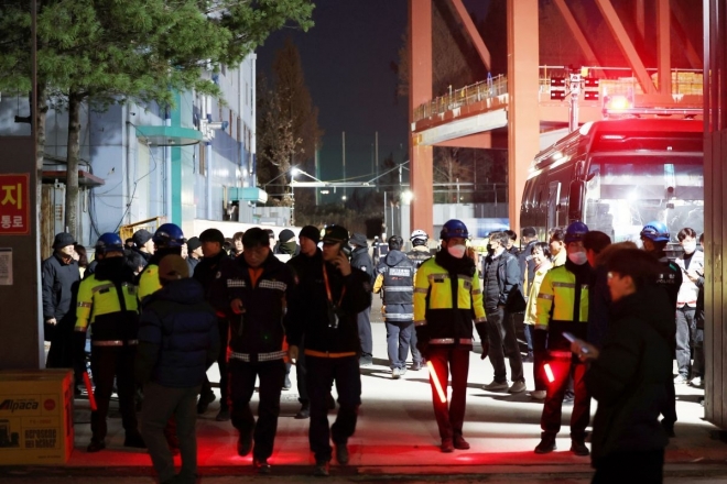 광주광역시 서구 치평동 광주대표도서관 붕괴 현장에서 13일 오후 마지막 매몰자 시신이 수습됐다.이번 사고로 사망자는 모두 4명,구조작업이 마무리됐다.(연합뉴스 제공)