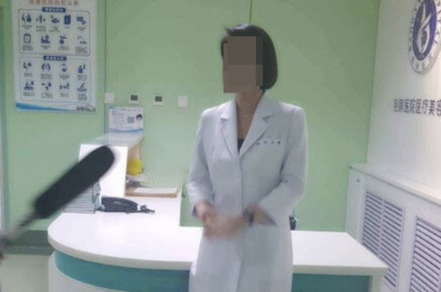 방송인 박나래에게 의료 서비스를 제공한 것으로 알려진 일명‘주 사이모’A씨가 “중국 네이멍구의 한 의과대학에서 교수로 재직했다”며 자신의 소셜미디어(SNS)에 올린 사진.A씨 인스타그램