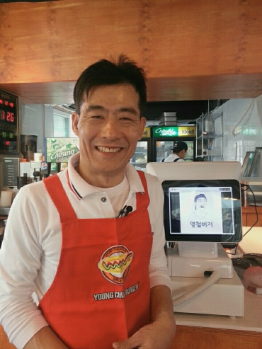 고려대 명물‘영철버거’의 이영철씨.고려대 제공