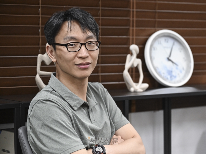 정희원 서울시 건강총괄관이 1일 서울시청 명예시장실에서 서울신문과 인터뷰하고 있다.2025.9.1 이지훈 기자