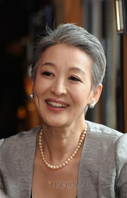 연극배우협회, <b>윤석화 별세 오보</b> 정정 “현재 위중하지만 생존”