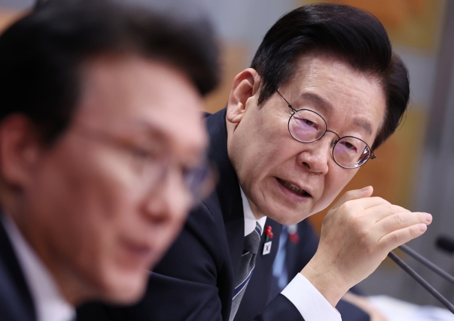 이재명 대통령,금융위원회·공정거래위원회 업무보고 발언 - 이재명 대통령이 19일 정부서울청사 별관에서 열린 금융위원회·공정거래위원회 업무보고에서 발언하고 있다.연합뉴스