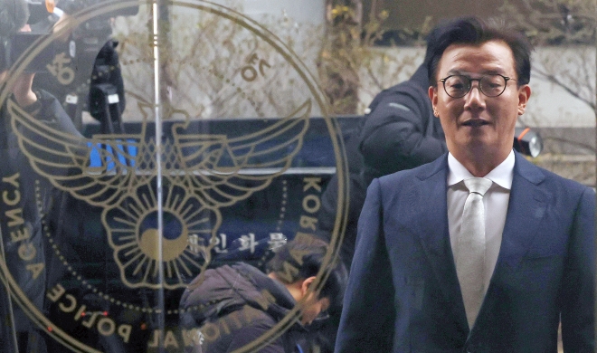 전재수 더불어민주당 의원(전 해양수산부 장관)이 지난 19일 통일교 측으로부터 현금 등을 받은 혐의로 서울 서대문구 경찰청에 피의자 신분으로 출석하고 있다.연합뉴스