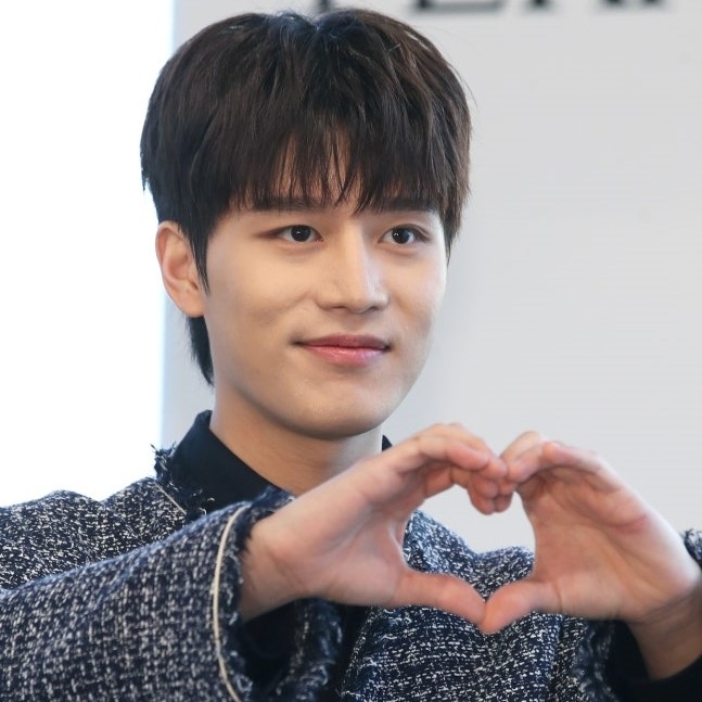 NCT 태일이 16일 서울 서초구 서울웨이브 아트센터에서 열린 SM 새 유닛 NCT 도재정의 스페셜 론칭쇼 포토콜 행사에서 포즈를 취하고 있다.2023.4.16 뉴스1