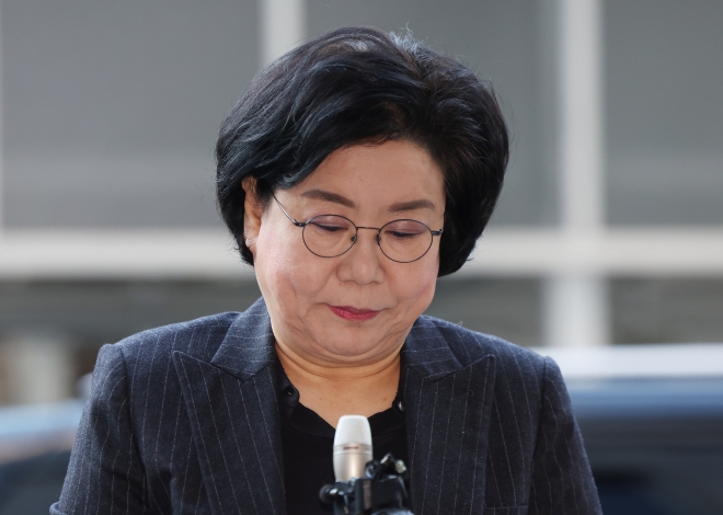 이재명 정부 초대 기획예산처 장관 후보자로 지명된 이혜훈 전 국민의힘 의원이 30일 오전 서울 중구 예금보험공사에 마련된 인사청문회 준비 사무실로 출근하고 있다.2025.12.30 뉴스1