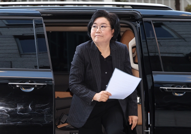 이재명 정부 초대 기획예산처 장관 후보자로 지명된 이혜훈 전 국민의힘 의원이 30일 오전 서울 중구 예금보험공사에 마련된 인사청문회 준비 사무실로 출근하고 있다.2025.12.30 뉴스1