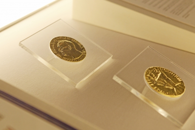 김대중노벨평화상기념관의 첫 번째 전시물은 그가 2000년 12월 10일에 수상한 노벨평화상 메달과 증서다.