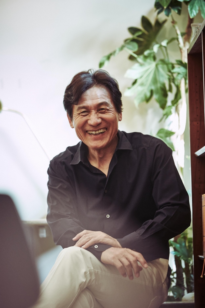 인생 전체를 영화와 함께했던‘국민배우’안성기가 5일 세상을 떠났다.