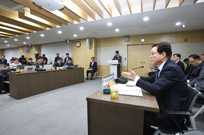 2026년 신년 기자간담회 하는 박완수 경남도지사.2026.1.6.경남도 제공