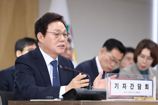 2026년 신년 기자간담회 하는 박완수 경남도지사.2026.1.6.경남도 제공