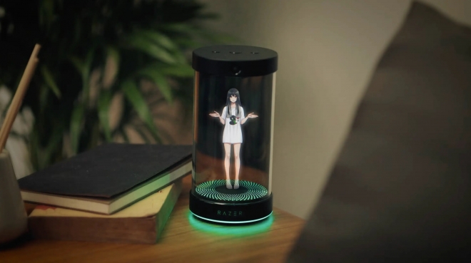 미국 라스베이거스에서 열린 CES 2026에서 공개된 레이저의 3D 홀로그램 AI 동반자‘프로젝트 에이바.유리병 형태의 디스플레이 안에 구현된 AI 캐릭터가 책상 위에 배치돼 일정 관리와 업무·생활 보조 기능을