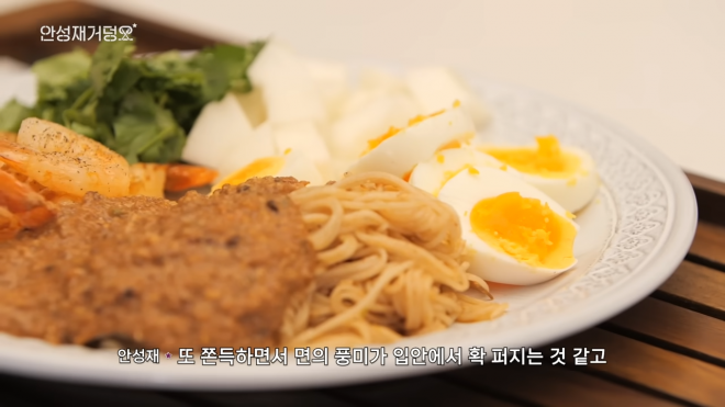 ‘그라노벨로 면’을 곁들여 안성재 셰프가 차려낸 맥시칸식 플래터.유튜브 채널‘셰프 안성재’캡처