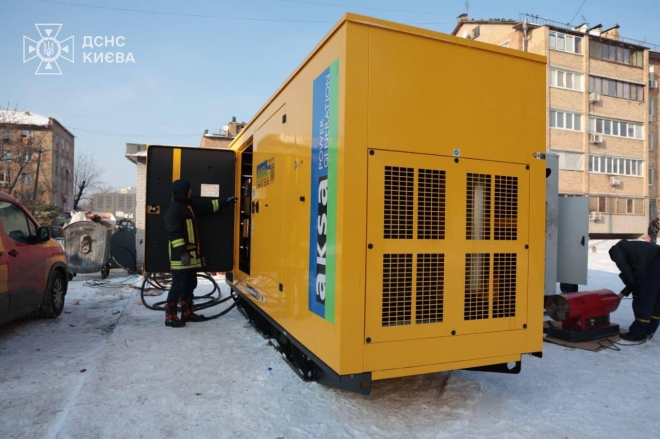 11일(현지시간) 우크라이나 비상사태청은 수도 키이우 아파트 단지 내에 한국이 지원한 발전기를 설치했다고 밝혔다.앞서 박기창 주우크라이나 대사는 지난해 8월 우크라이나 비상사태청을 방문해 수송버스 3대와 중소형 발