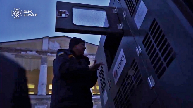 11일(현지시간) 우크라이나 비상사태청은 수도 키이우 아파트 단지 내에 한국이 지원한 발전기를 설치했다고 밝혔다.앞서 박기창 주우크라이나 대사는 지난해 8월 우크라이나 비상사태청을 방문해 수송버스 3대와 중소형 발