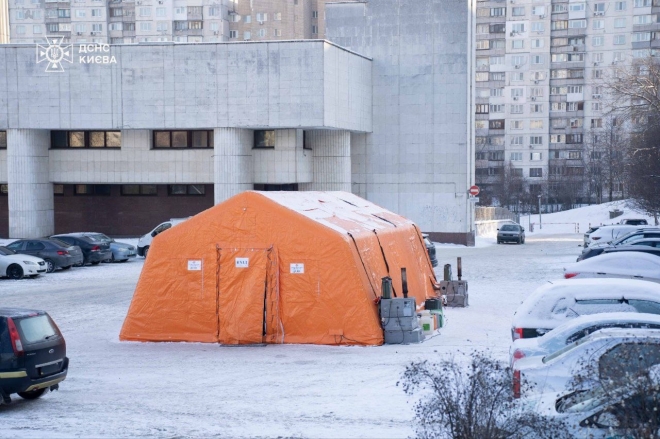 11일(현지시간) 우크라이나 비상사태청은 수도 키이우 아파트 단지 내에 한국이 지원한 발전기를 설치했다고 밝혔다.앞서 박기창 주우크라이나 대사는 지난해 8월 우크라이나 비상사태청을 방문해 수송버스 3대와 중소형 발