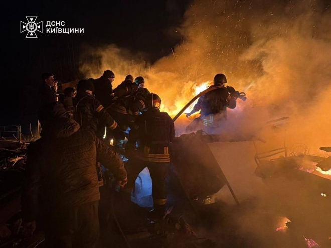 11일(현지시간) 우크라이나 비상사태청은 수도 키이우 아파트 단지 내에 한국이 지원한 발전기를 설치했다고 밝혔다.앞서 박기창 주우크라이나 대사는 지난해 8월 우크라이나 비상사태청을 방문해 수송버스 3대와 중소형 발