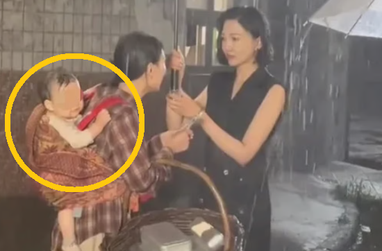 중국 드라마 촬영장, 아기 비에 냅두고 촬영한 끔찍한 실태
