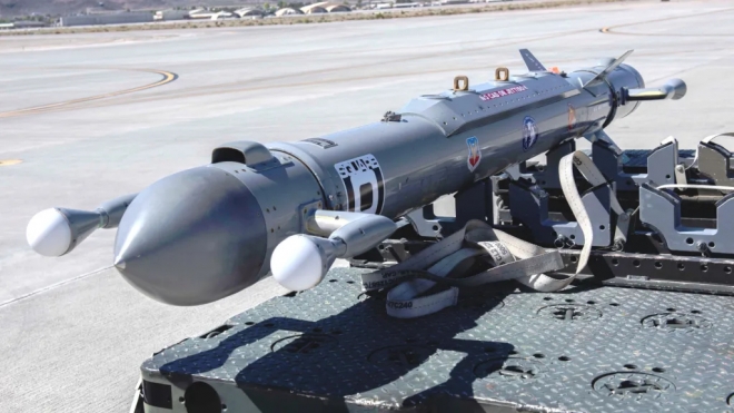 미 공군이 운용하는 신형 전자전 장비 ‘앵그리 키튼’(Angry Kitten) 포드 모습. 이 장비는 적 레이더 신호를 교란해 방공망 제압 임무를 지원한다. 미 공군 제공