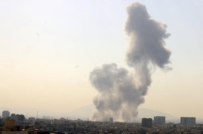 미국·이스라엘, 對이란 타격 감행… 트럼프 “미사일 산업 완전히 파괴”