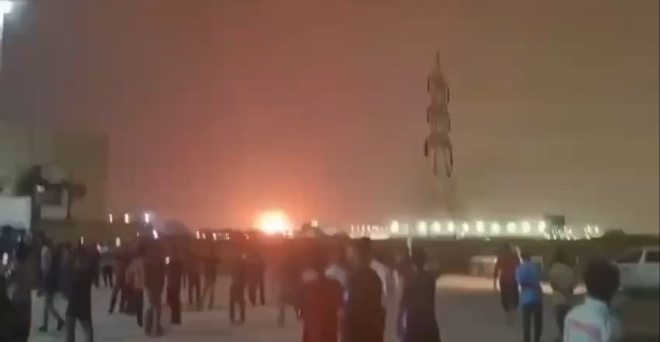 카타르 가스 허브 등에서 불길 - 이란이 17일 카타르 등에 미사일 공격을 가했고,카타르 가스 허브 등에서 불길.2026.3.19 X 캡처