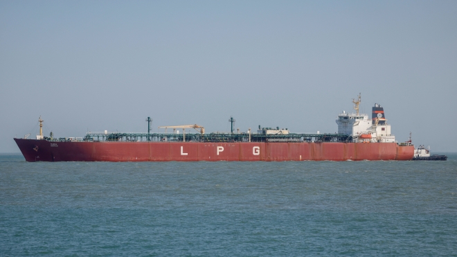 호르무즈 해협 인근 걸프 해역을 항해하는 선박.이란은 비적대 선박에만 해협 통과가 가능하다는 조건부 신호를 내놨다.로이터 연합뉴스