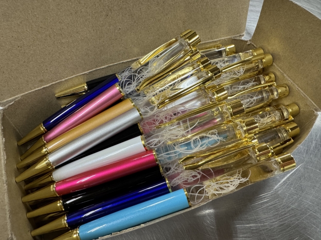 일본 고치현에 있는 타다수산이 판매하는 ‘고래회충 볼펜’. 타다수산 엑스(X) 캡처