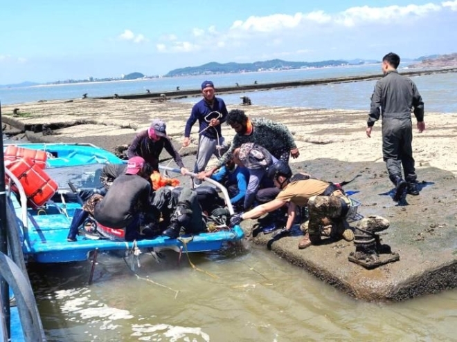 바다에 빠진 韓조종사 구한 스리랑카 노동자 ‘강제 추방’대신 ‘체류 자격1