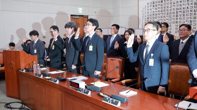 대장동 등 검찰 조작기소 의혹 사건 청문회 증인 선서 - 지난 16일 국회 윤석열 정권 정치검찰 조작기소 의혹 사건 진상규명 국정조사특별위원회 제8차 전체회의에서 열린 대장동·김용 전 민주연구원 부원장·위례신도시 조