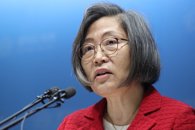 이수정 교수 “스타벅스 가서 인증사진 찍어올리세요”