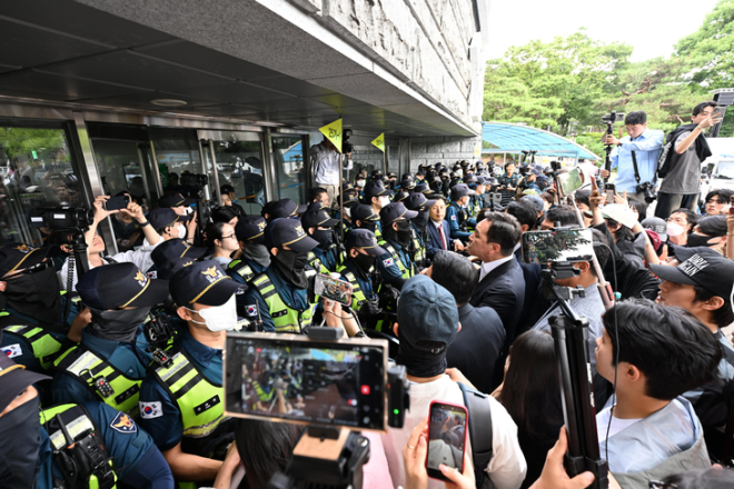 투표용지 부족 사태에 대학가로 번지는 ‘참정권 침해’ 규탄 목소리[취중생]