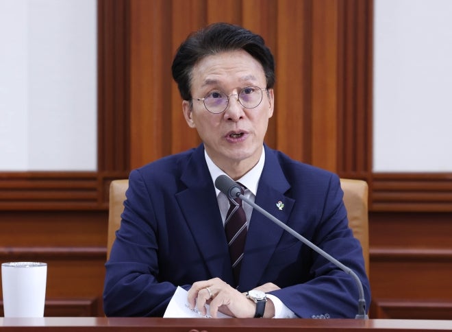 정청래 비판글에 ‘좋아요’…<b>김민석</b>, 결국 “페이스북 활동 <b>중단</b>”