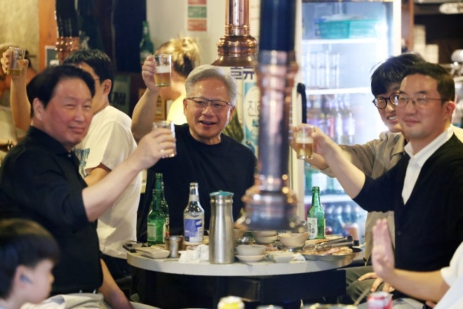 삼겹살에 치맥·뚱바, 삼계탕까지…<b>젠슨황</b> 덕분에 웃은 ‘K-푸드’