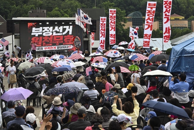 [속보] 李<b>대통령</b> “선관위 존재의미 없어…검경 <b>합수본</b> 구성 <b>지시</b>”