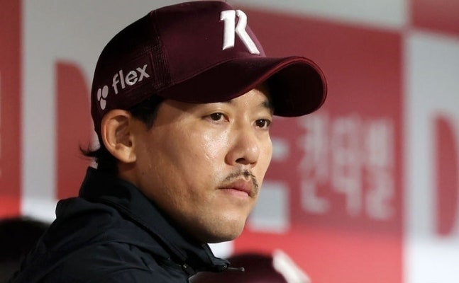 키움 이용규 코치 만취 운전…경찰차까지 들이받았다