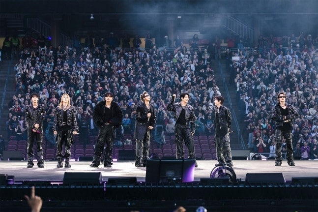 BTS 부산 공연 1시간 넘게 지연…하이브 “불편 끼쳐 죄송”