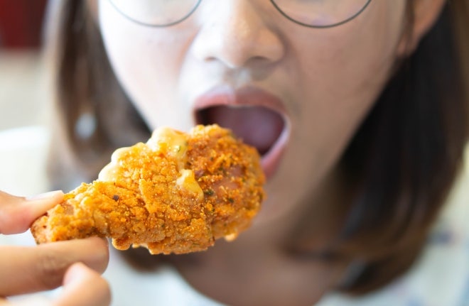 6일 굶고 하루 ‘치킨 폭식’ 했더니 벌어진 일…7.5㎏ 빠지고 ‘급성 췌장염’