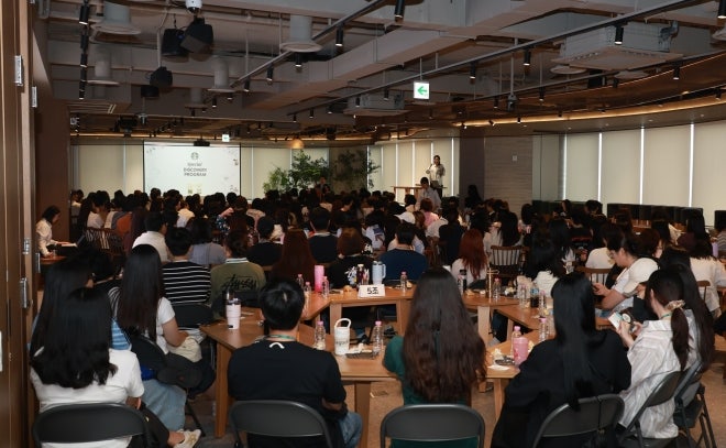 스타벅스코리아, 전직원 역사 교육…정용진 회장도 이수