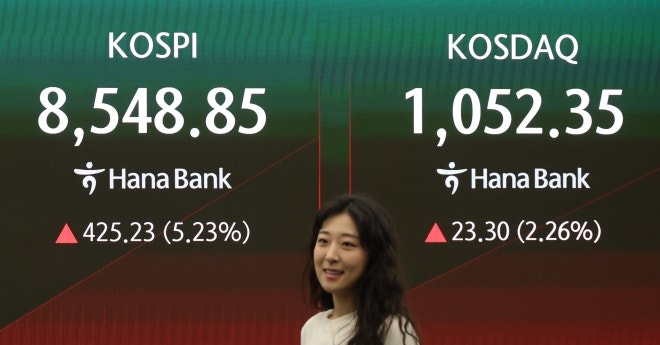‘종전합의’에 코스피 8500선 탈환…삼전·하이닉스 동반 급등