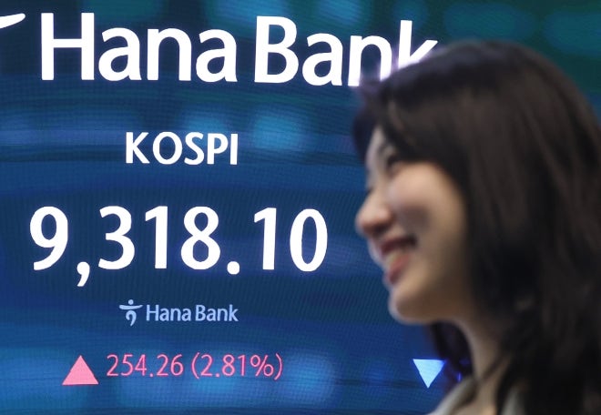 축구 보고 왔더니 계좌가 ‘파란불’…코스피 하락 전환, ‘9000피’ 내줬다