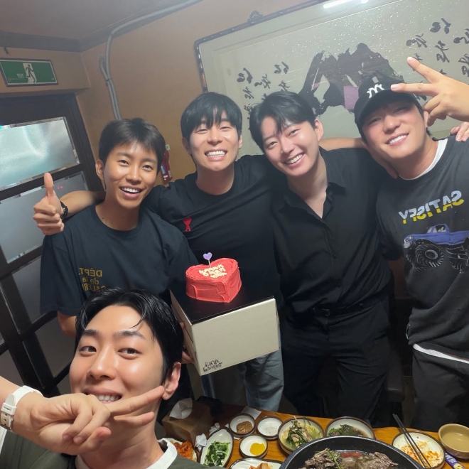임영웅, 청계산 찾은 의외의 조합…“멋진 사람들과의 모임”