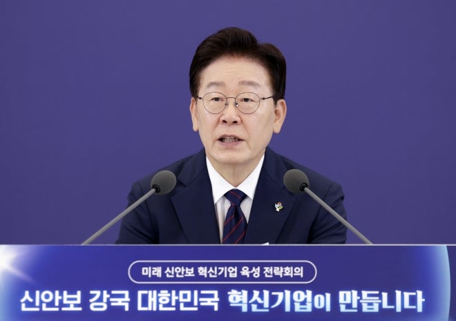 李대통령 “팔란티어·헬싱과 경쟁할 <b>신안보</b> 혁신<b>기업</b> 만들 것”
