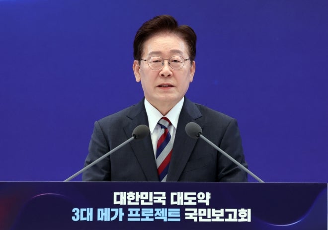 [속보] 李 대통령 “3대 메가프로젝트, 靑 담당관 두고 직접 챙길 것”