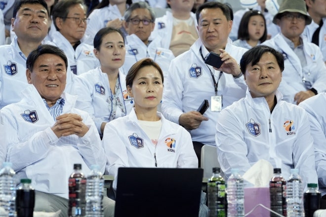 비판 여론에 놀랐나…<b>임오경</b> <b>의원</b>, 손흥민·황희찬 ‘청문회 참고인’ ...