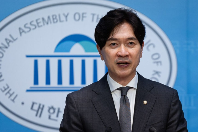 박성훈 국민의힘 수석대변인이 지난 2월 21일 국회 소통관에서 미 연방대법원의 상호관세 불법 판결에 대해 정부의 부실 대응을 비판하는 내용의 논평을 하고있다.뉴스1