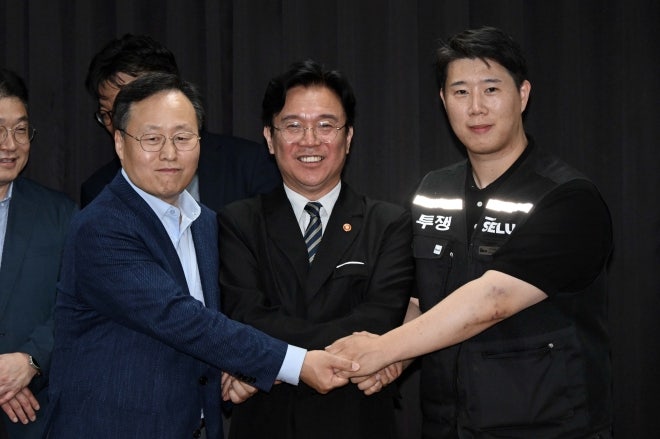 “<b>의원</b> 세비부터 지역화폐로 줘라” 반발에…법안 결국 철회