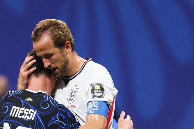 또 우승 실패한 케인 “국대 은퇴? <b>메시</b>도 뛰는데”…4년 뒤엔 꿈 이룰...