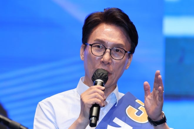 민주당 대표 <b>충청</b> 경선 <b>김민석</b> 45.05% <b>승리</b>…정청래 44.61%