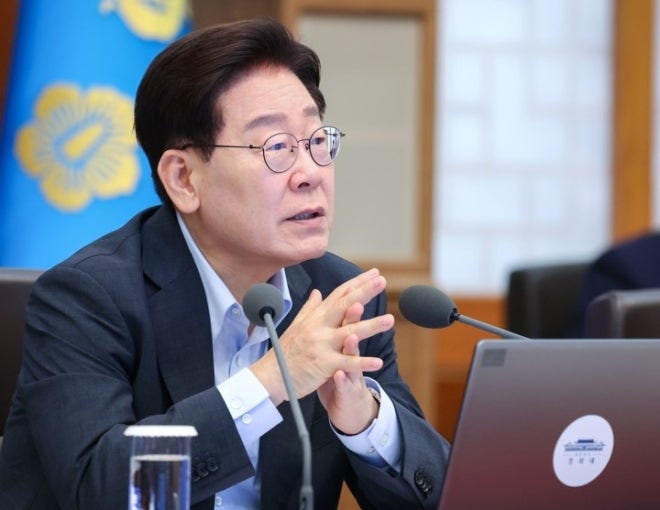 [사설] 鄭법무 “고쳐야”… 결함에도 <b>개문발차</b> ‘보완수사권 폐지’