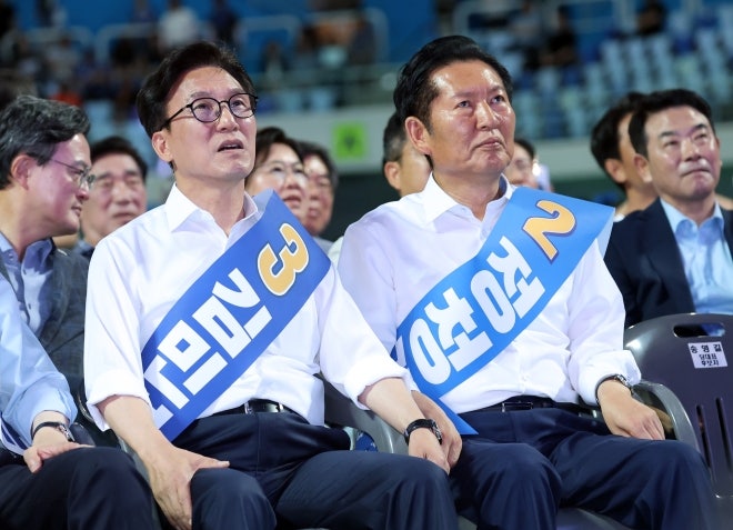 <b>김민석</b>, 제주·인천 <b>경선 승리</b>…누적 득표 0.87%P차로 鄭에 역전(종합)